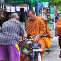 สธ.ขอความร่วมมือประชาชนทำบุญตักบาตรด้วย "ภัตตาหารชูสุขภาพ" เพื่อสุขภาพที่ดีของพระสงฆ์